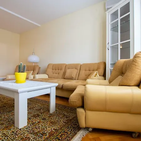 Luxurious- Main Square ǀ Parking ǀ Wifi * Skopje