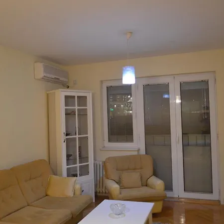 Appartamento Luxurious- Main Square ǀ Parking ǀ Wifi Skopje