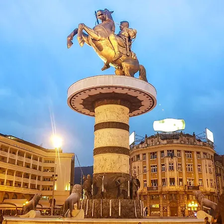 Luxurious- Main Square ǀ Parking ǀ Wifi Skopje