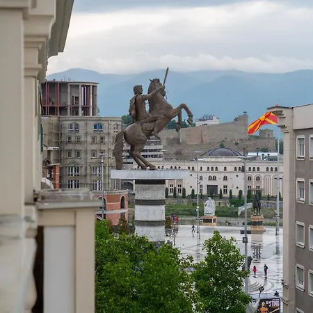 Luxurious- Main Square ǀ Parking ǀ Wifi Skopje